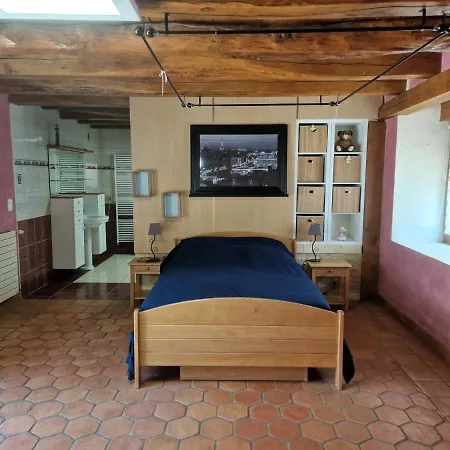 For 10 People With Swimming Pool Vila Journiac